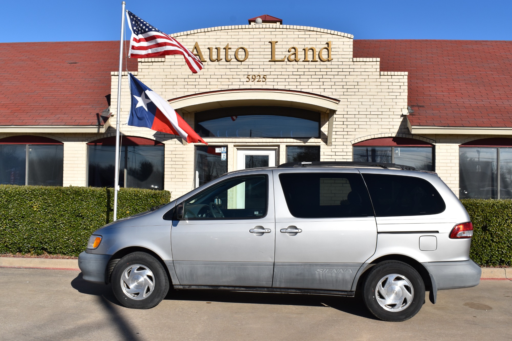 photo of 2002 Toyota Sienna LE